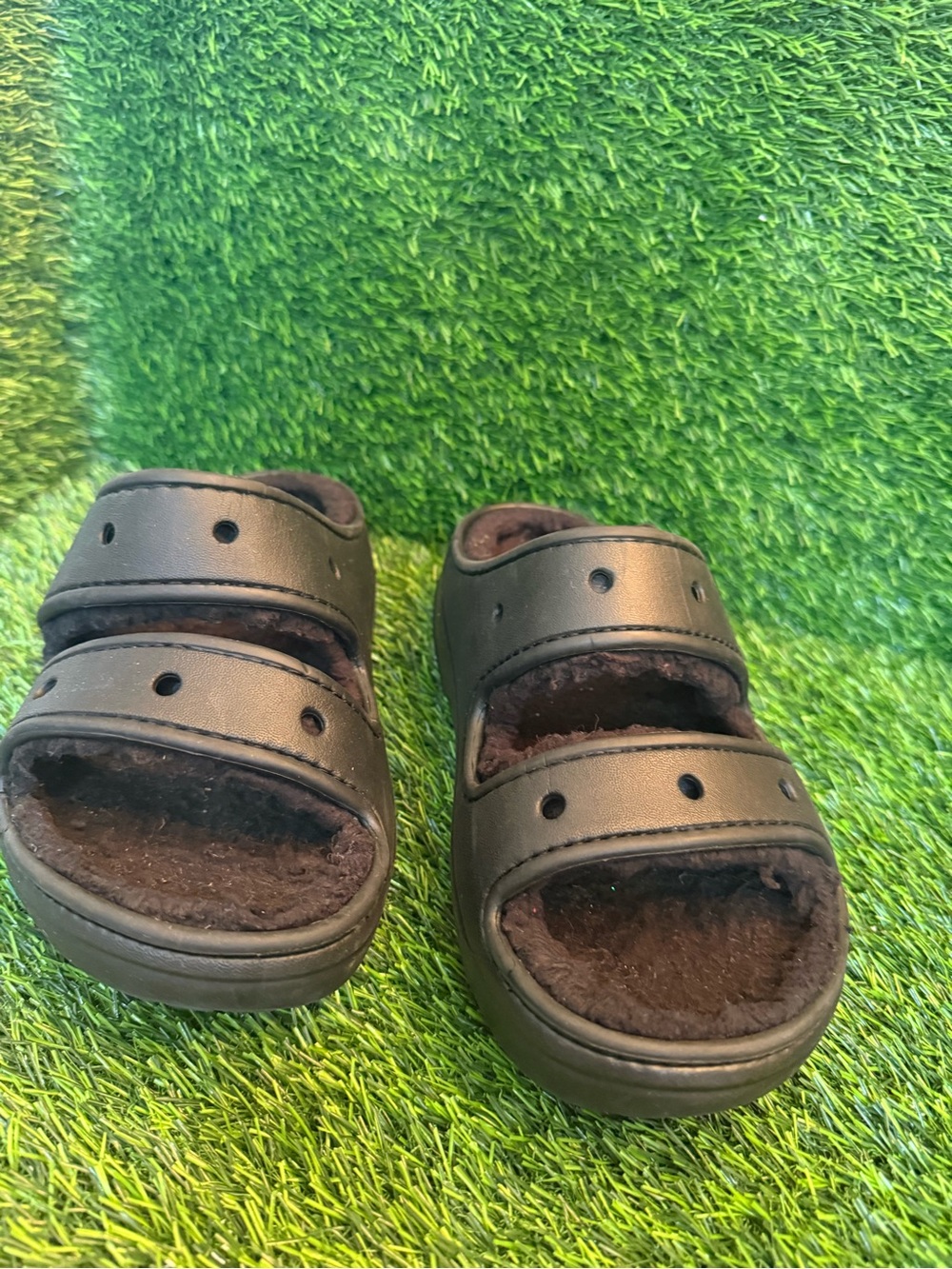 Crocs unisex 2 strape Black Shearling-Lined Slide Sandals m. 5. W. 7